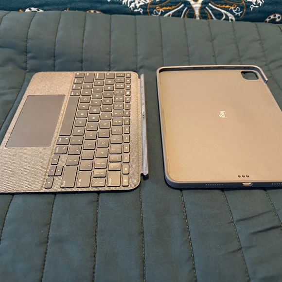 Logitech | iPad Pro 11" (1st-4th Gen) Case with Detachable Keyboard - Picture 5 of 6